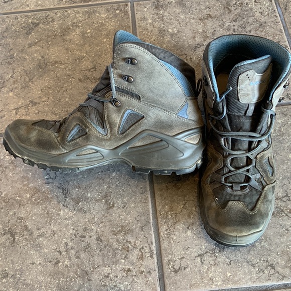 Mens Lowa Boots - Picture 2 of 4